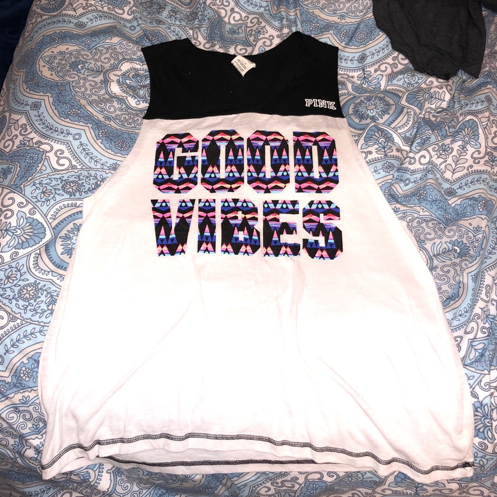 VS Pink Graphic Tank😍